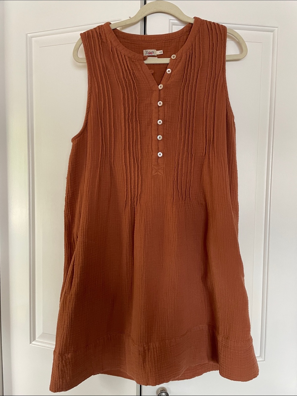 Flaherty Sleeveless Crinkle Tunic Dress in Rust by No Brand Listed